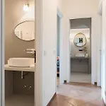 Guesthost - Corso Chic Apartment Milan