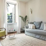 Guesthost - Corso Chic Apartment Milan